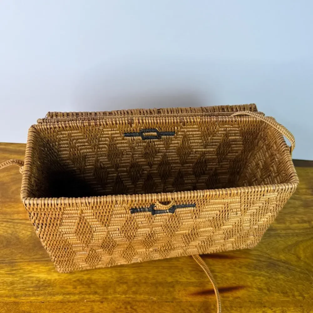 Vintage Woven Straw Grass Hawaiian Purse Crossbody